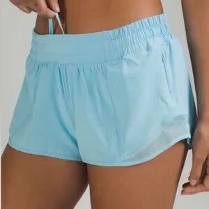 Lululemon Hotty Hot shorts 2.5 inch size 6